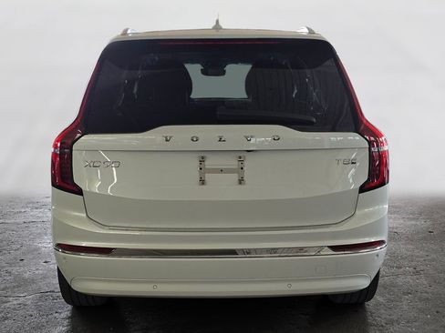 Certified 2024 Volvo XC40 B5 Ultimate w/ Protection Package Premier AWD/4WD image 6