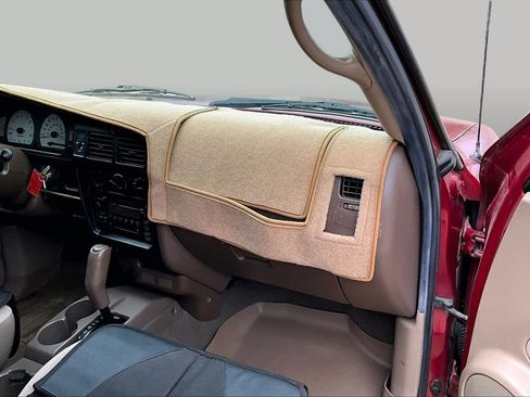 Used 2004 Toyota Tacoma 2WD Xtracab image 16