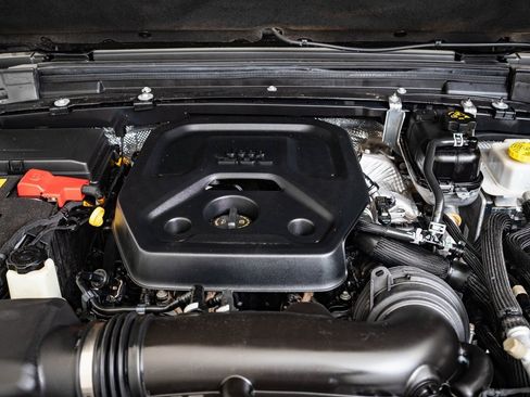 Used 2024 Jeep Wrangler Unlimited image 38