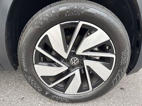 Certified 2024 Volkswagen Atlas SE image 9