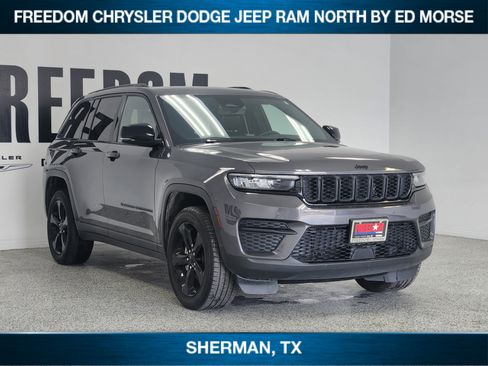 Used 2023 Jeep Grand Cherokee Altitude RWD image 2