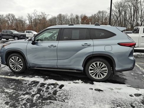 Used 2021 Toyota Highlander Platinum image 2