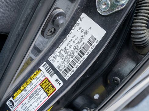 Used 2018 Toyota Tacoma SR w/ SR Convenience Package image 18