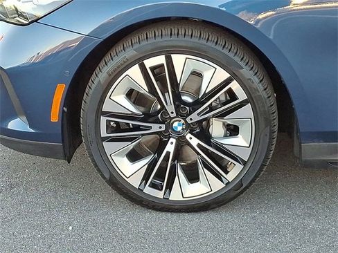 Used 2025 BMW 530i xDrive w/ Premium Package image 8