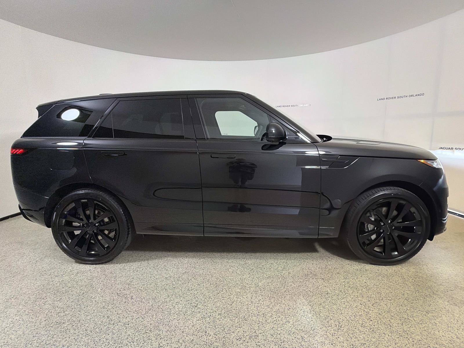 New 2027 Land Rover Range Rover Sport Dynamic SE AWD/4WD image 6
