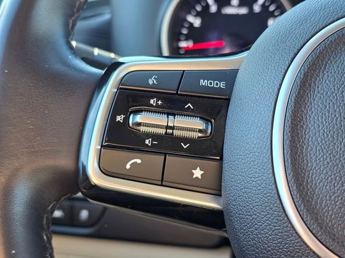 Used 2024 Kia Carnival LX image 35