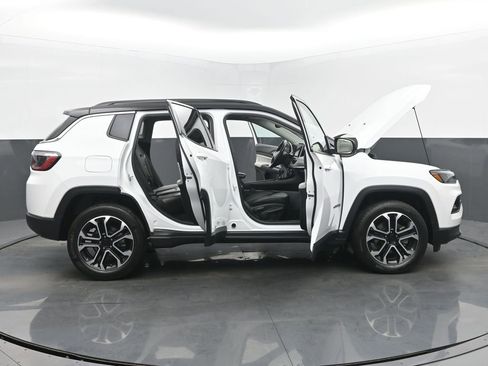 Used 2022 Jeep Compass Limited w/ Sun and Sound Group image 57