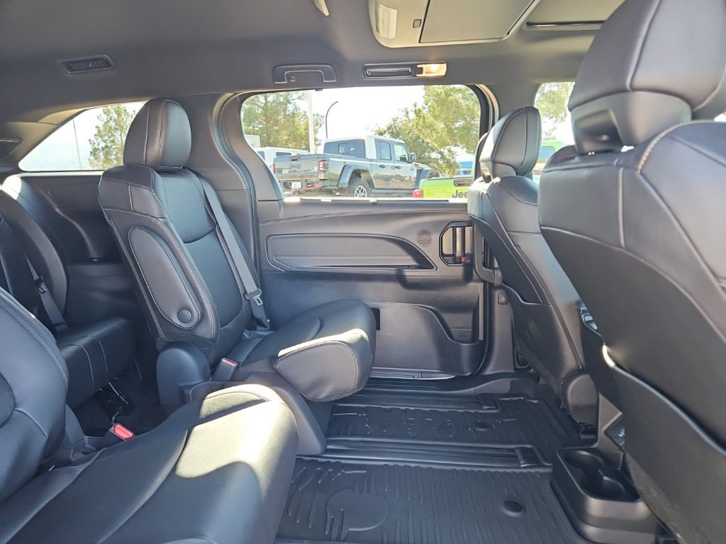 Used 2025 Toyota Sienna XLE Woodland Edition AWD/4WD image 25