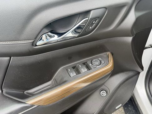 Used 2019 GMC Acadia SLE image 15