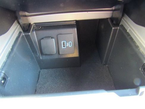 Used 2023 Ford Explorer XLT w/ Equipment Group 202A AWD/4WD image 19