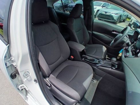 Used 2020 Toyota Corolla LE FWD image 18