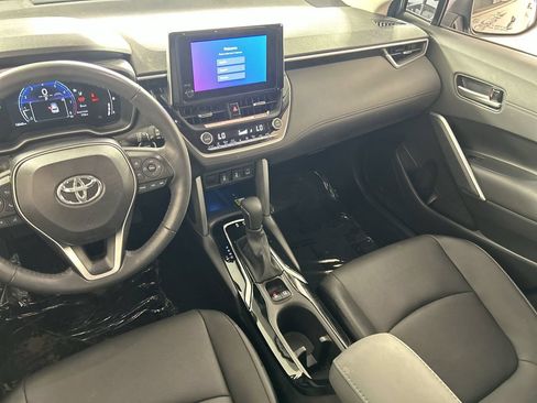 Used 2023 Toyota Corolla Cross XLE w/ Convenience Package FWD image 24