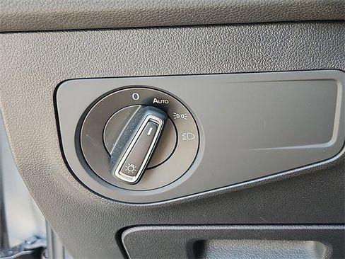 Certified 2022 Volkswagen Tiguan SE image 23