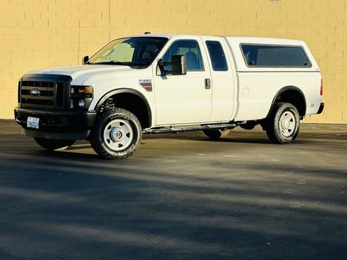 Used 2009 Ford F250 XL AWD/4WD image 4