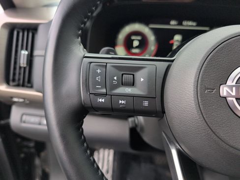 Used 2023 Nissan Pathfinder Platinum image 18