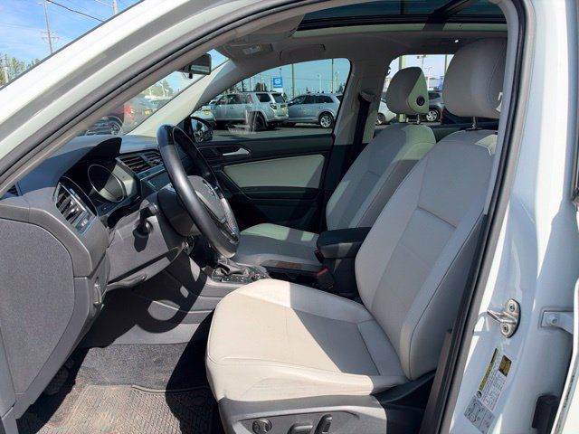 Used 2018 Volkswagen Tiguan SEL AWD/4WD image 10