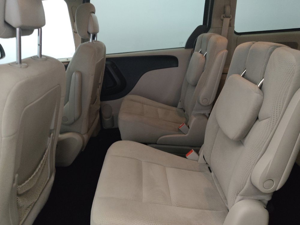 Used 2016 Dodge Grand Caravan SXT w/ UConnect Hands-Free Group FWD image 18