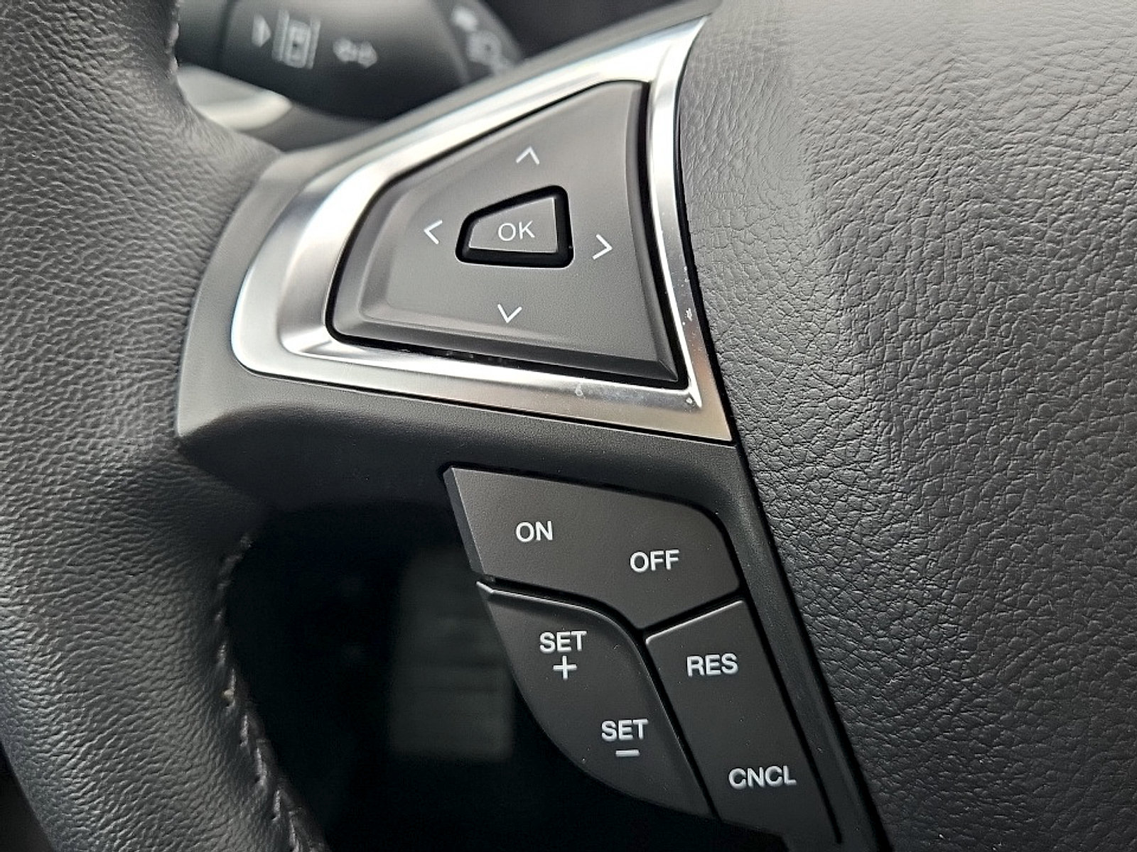 Used 2024 Ford Edge SEL w/ Convenience Package AWD/4WD image 13