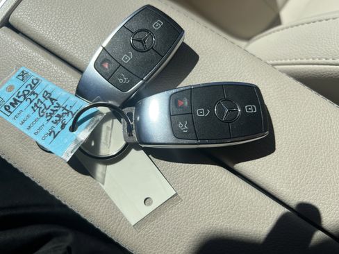 Used 2023 Mercedes-Benz GLA 250 4MATIC w/ Premium Package image 38