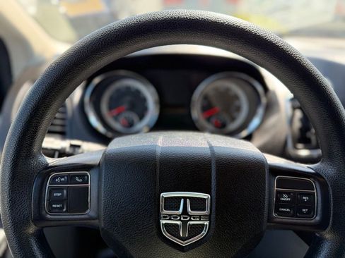 Used 2018 Dodge Grand Caravan SE w/ UConnect Hands-Free Group FWD image 11