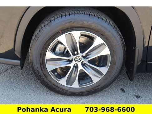 Used 2025 Toyota Highlander XLE AWD/4WD image 31