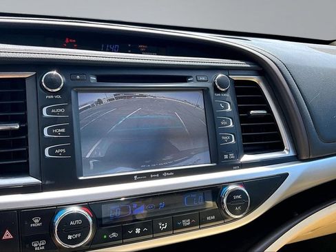 Used 2018 Toyota Highlander XLE AWD/4WD image 21