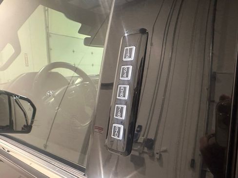 Used 2020 Ford F150 Platinum w/ Equipment Group 701A Luxury image 10