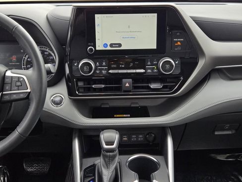 Used 2023 Toyota Highlander XLE image 25