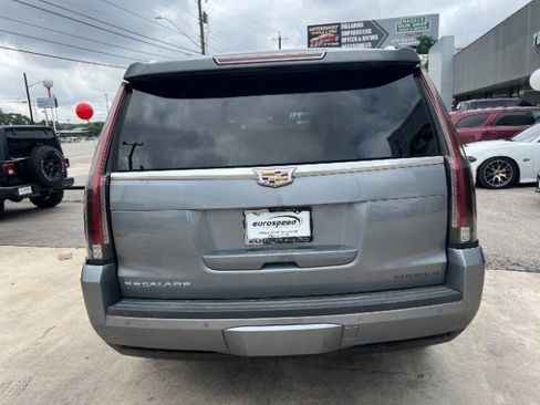 Used 2018 Cadillac Escalade Luxury AWD/4WD image 7