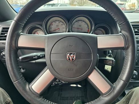 Used 2010 Dodge Challenger SE image 9