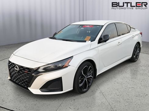 Used 2023 Nissan Altima 2.5 SR FWD image 2
