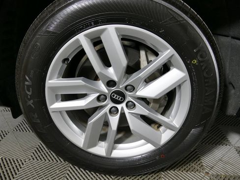 Used 2022 Audi Q5 2.0T Premium w/ Convenience Package image 9