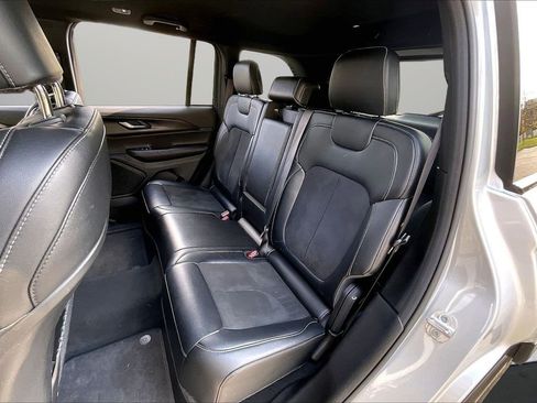 Certified 2025 Jeep Grand Cherokee Altitude image 22