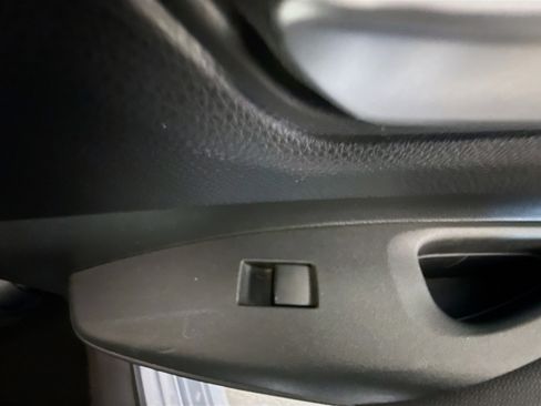 Used 2020 Toyota Corolla LE image 30