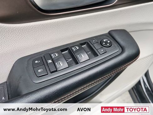 Used 2018 Chrysler Pacifica Touring-L Plus image 11