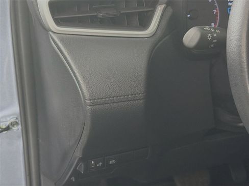 Used 2025 Toyota Corolla Cross LE image 10