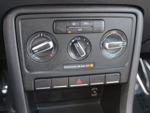 Used 2013 Volkswagen Beetle 2.5 image 18