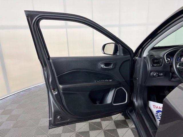 Used 2018 Jeep Compass Limited w/ Navigation Group AWD/4WD image 10