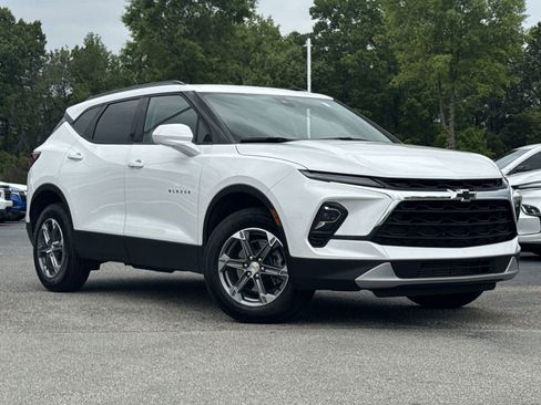 Used 2024 Chevrolet Blazer LT w/ Convenience Package image 2