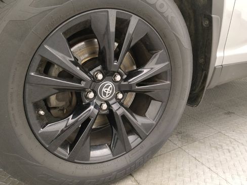 Used 2019 Toyota Highlander LE image 31