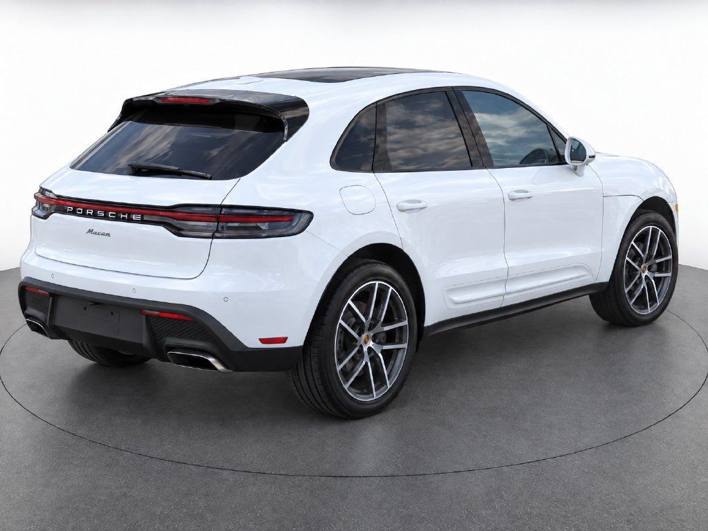 Certified 2023 Porsche Macan AWD/4WD image 5