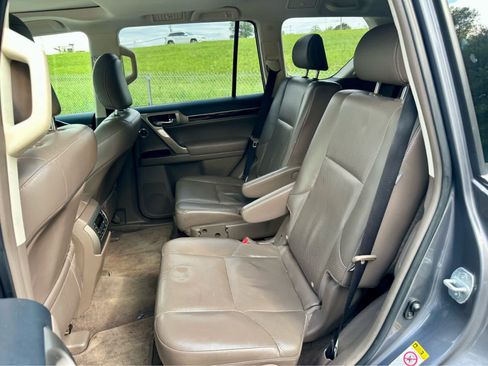 Used 2017 Lexus GX 460 Luxury w/ Preferred Accessory Package AWD/4WD image 13