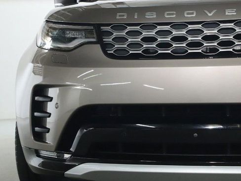 Used 2023 Land Rover Discovery Metropolitan Edition AWD/4WD image 40