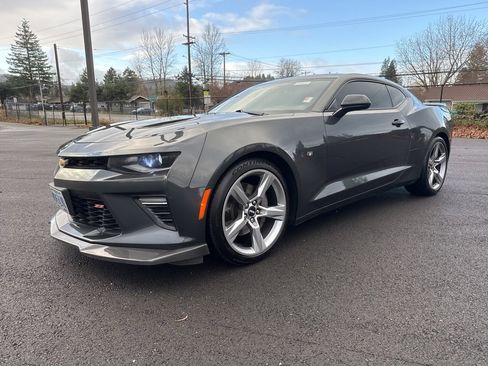 Used 2017 Chevrolet Camaro SS image 3