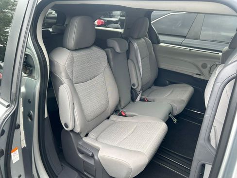 Used 2021 Toyota Sienna LE AWD/4WD image 21