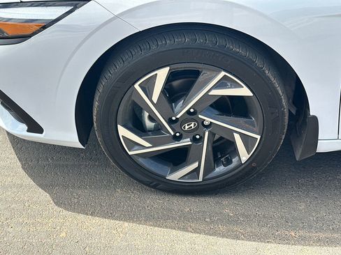 Used 2025 Hyundai Elantra Sport image 11
