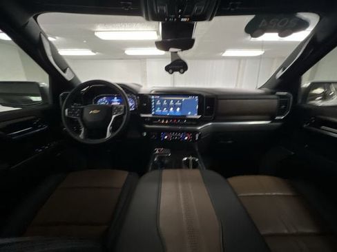 Certified 2024 Chevrolet Silverado 1500 High Country w/ Technology Package image 19