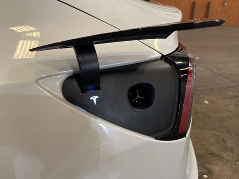 Used 2023 Tesla Model 3 Standard Range image 39