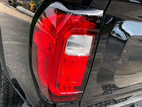Used 2024 GMC Canyon Denali AWD/4WD image 28