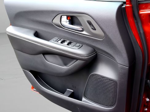 New 2026 Chrysler Pacifica Select FWD image 20